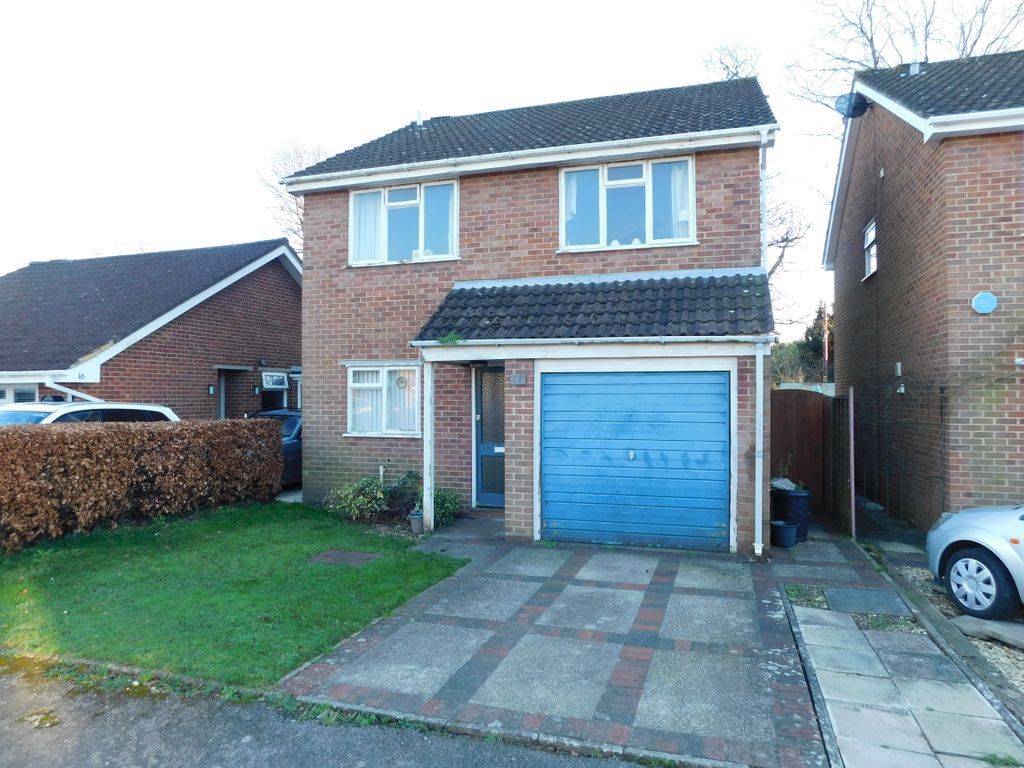 4 bed detached house for sale in The Paddocks, Fawley SO45, £345,000