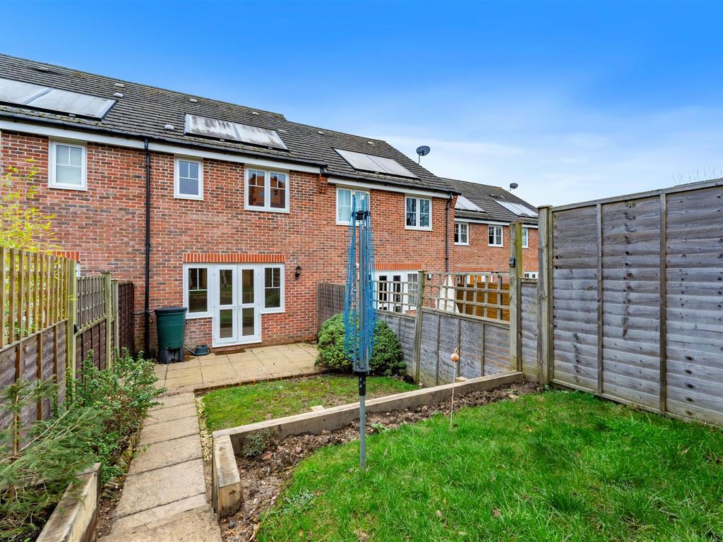2 bed terraced house for sale in Clayhanger, Guildford GU4, £465,000