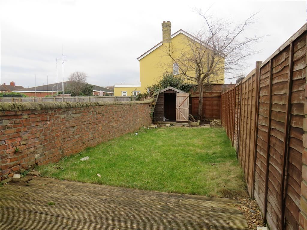 2 bed property to rent in Paston Lane, Peterborough PE4, £900 pcm