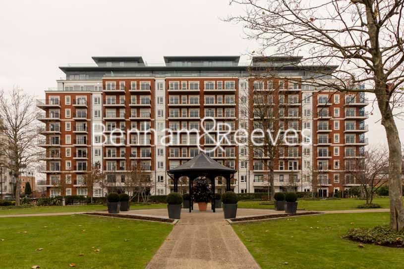 Studio to rent in Beaufort Square, Colindale NW9, £1,300 pcm