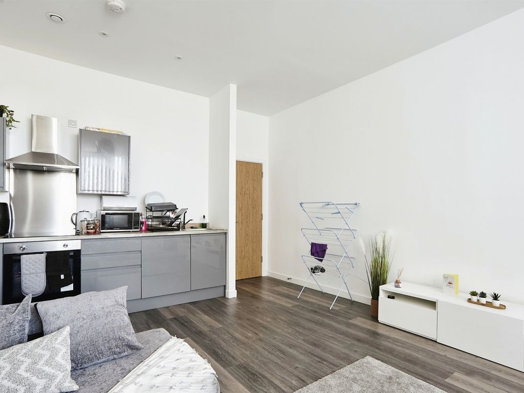 1 bed flat for sale in Bingley Road, Bradford BD9, £125,000