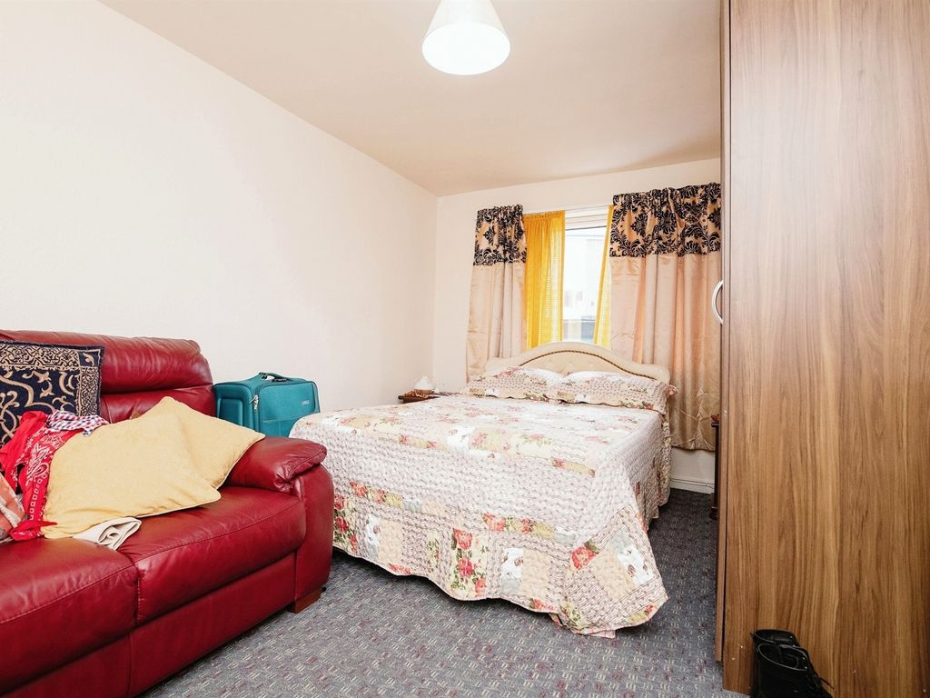 2 bed maisonette for sale in Newton Gardens, Great Barr, Birmingham B43, £130,000