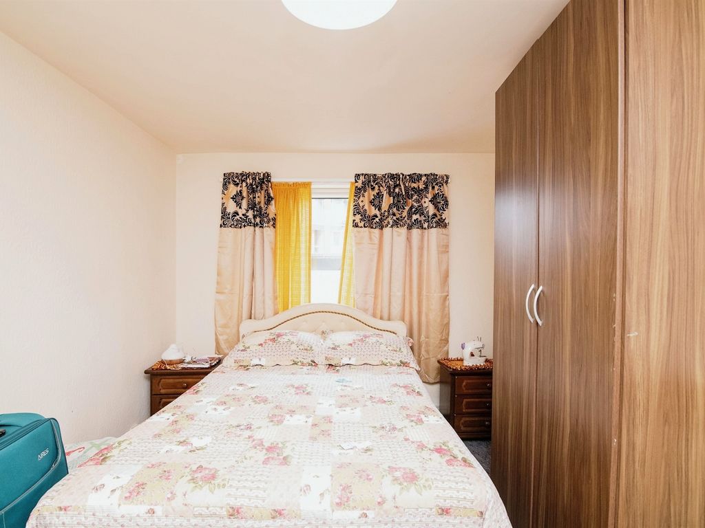 2 bed maisonette for sale in Newton Gardens, Great Barr, Birmingham B43, £130,000