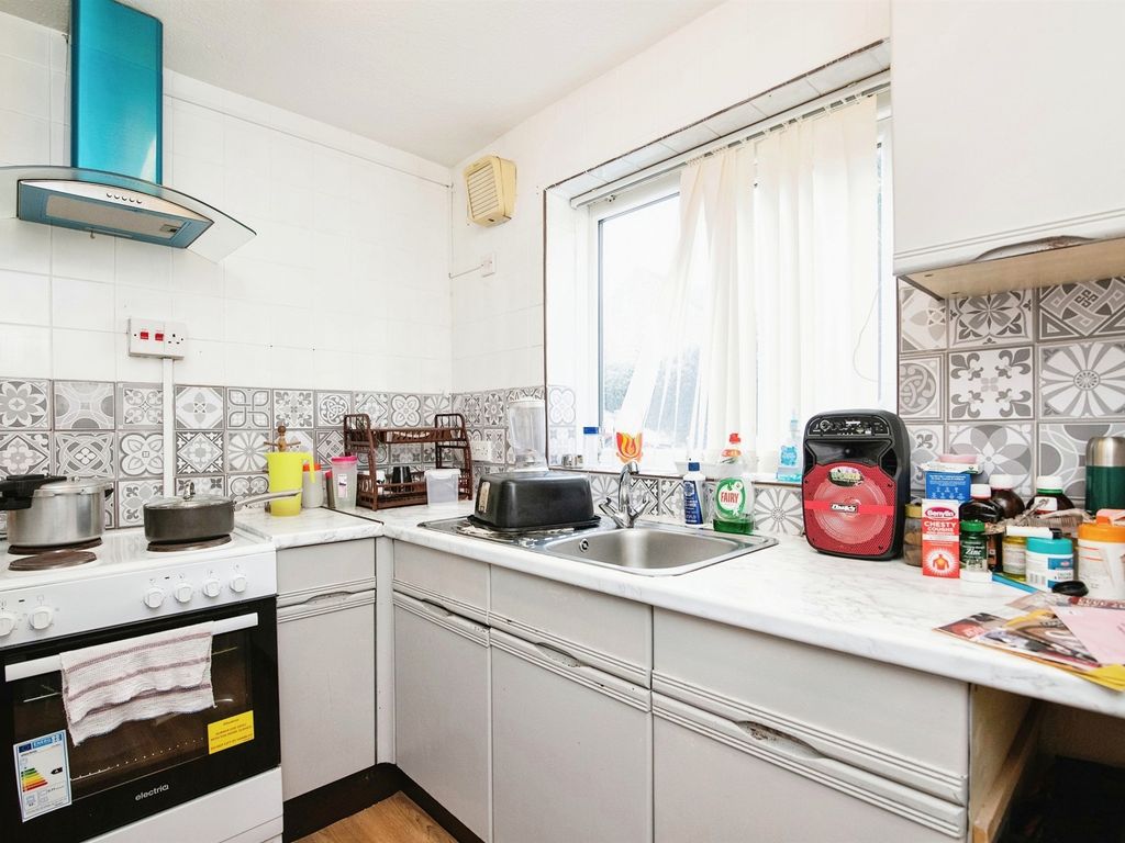 2 bed maisonette for sale in Newton Gardens, Great Barr, Birmingham B43, £130,000