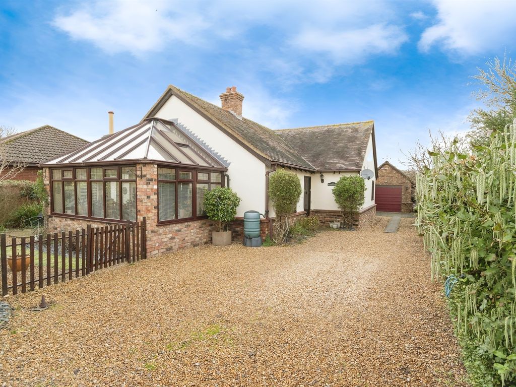 3 bed detached bungalow for sale in Top Close, Fowlmere, Royston SG8, £550,000