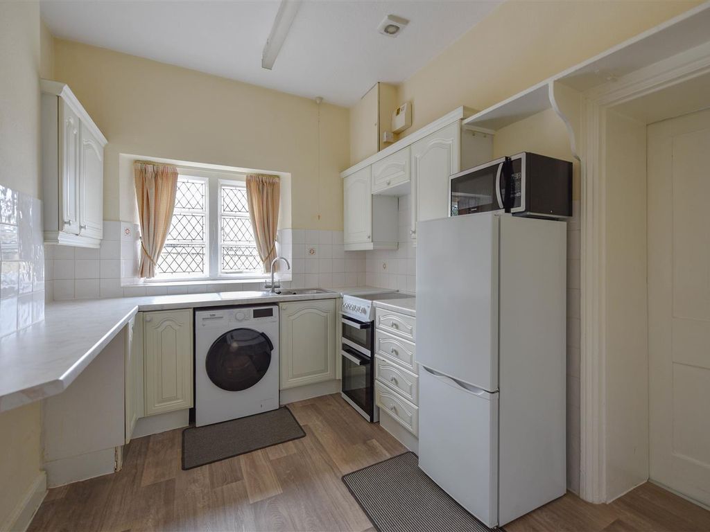 2 bed cottage for sale in Baker Street, Gayton, Northampton NN7, £275,000