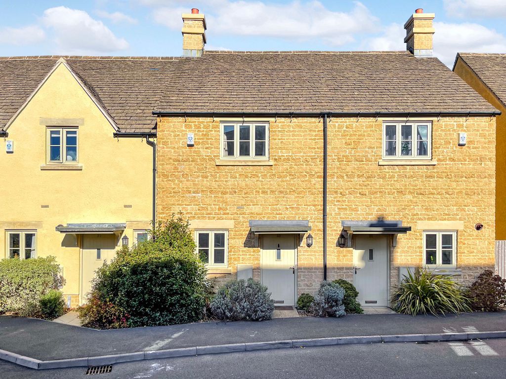 2 bed terraced house to rent in Buncombe Way, Cirencester GL7, £1,250 pcm