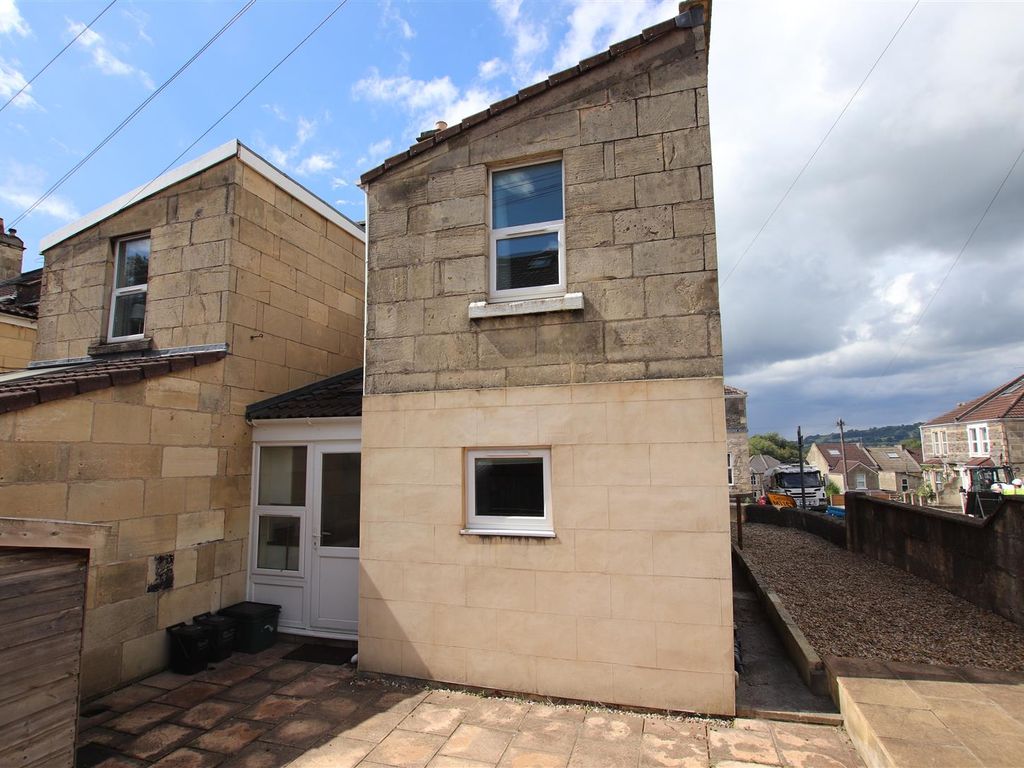 5 bed detached house to rent in Bridge Road, Bath BA2, £3,125 pcm