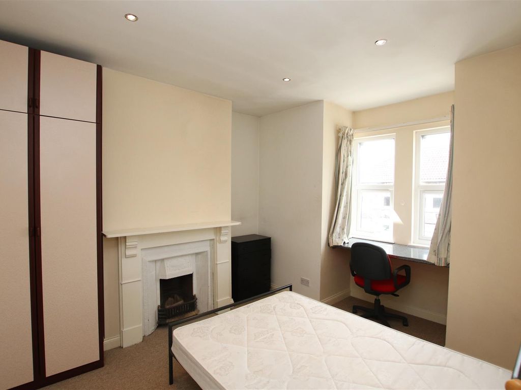 5 bed detached house to rent in Bridge Road, Bath BA2, £3,125 pcm