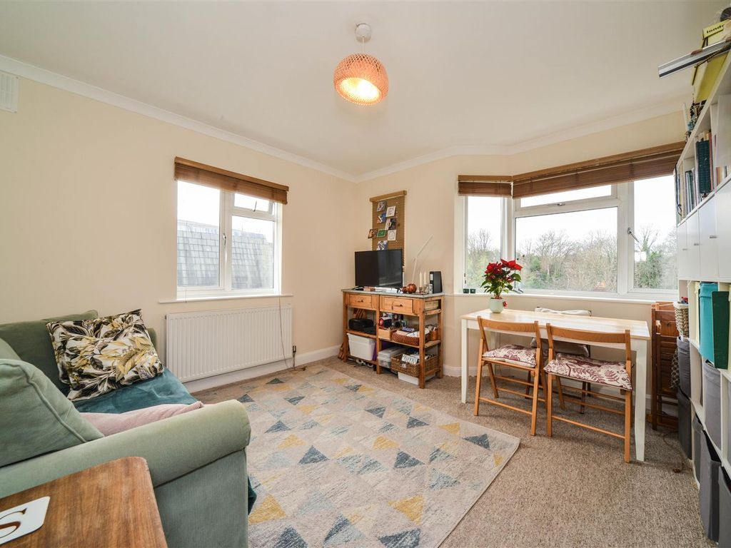2 bed flat for sale in Blakewood Court, Anerley Park, Penge SE20, £315,000