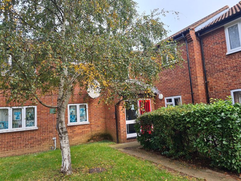 1 bed flat for sale in Springwood Crescent, Edgware, Middlesex HA8, £199,999