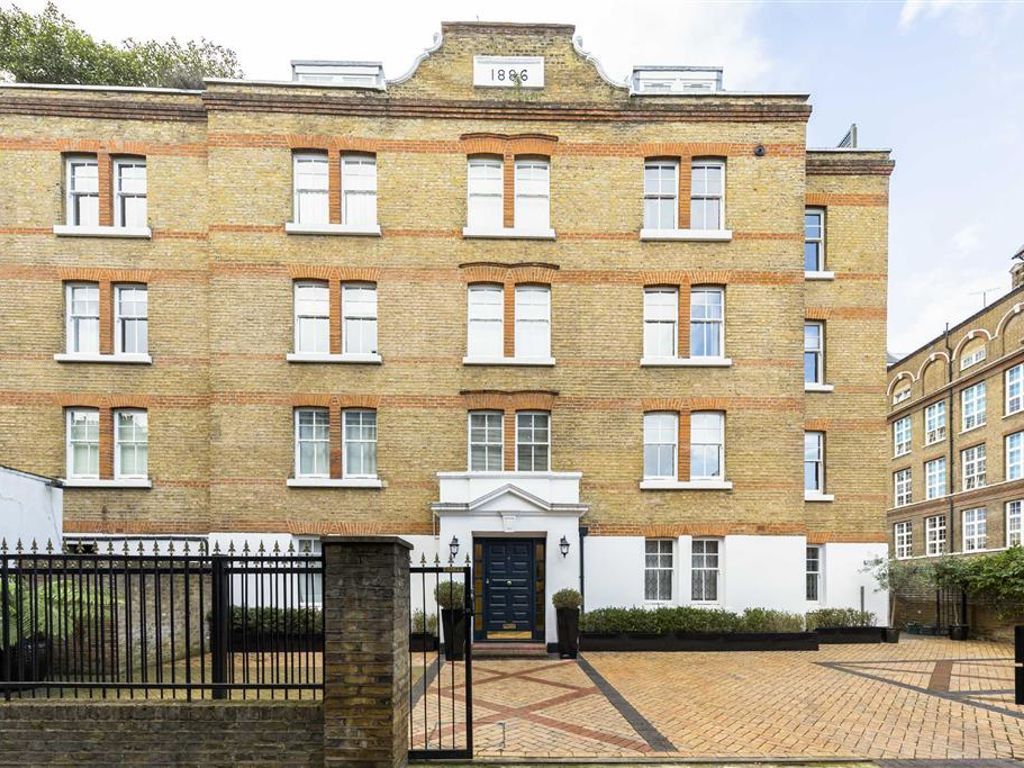 2 bed flat for sale in Gunthorpe Street, London E1, £650,000