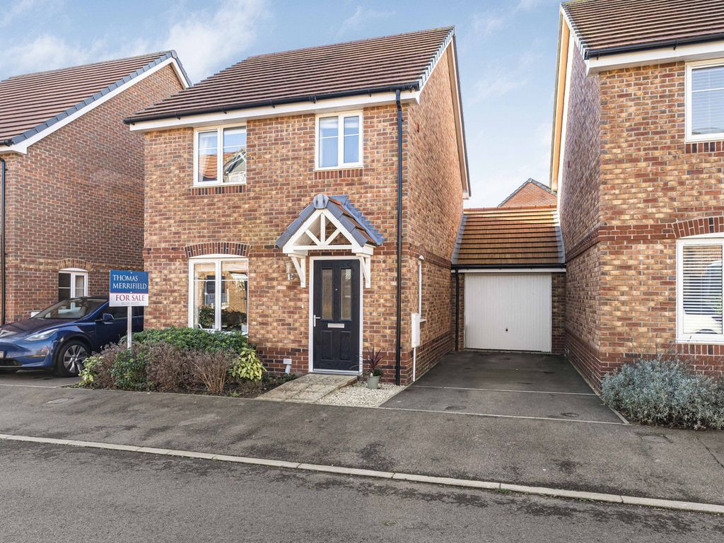 3 bed detached house for sale in Marjoram Way, Didcot OX11, £389,950