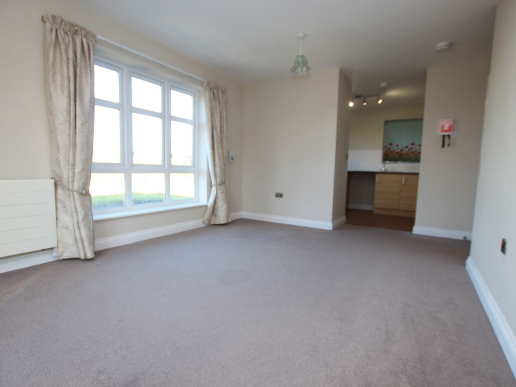 2 bed flat for sale in The Moors, Kidlington OX5, £190,000