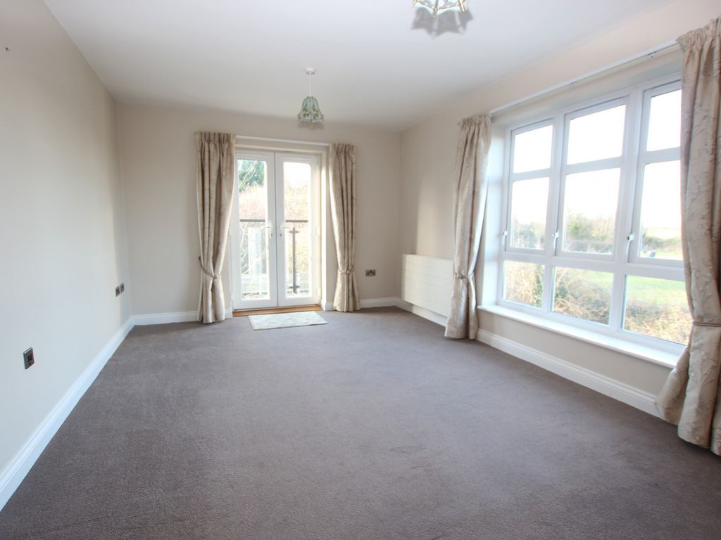 2 bed flat for sale in The Moors, Kidlington OX5, £190,000