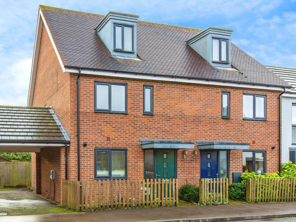 3 bed town house for sale in Firefly Road, Upper Cambourne, Cambridge CB23, £185,000