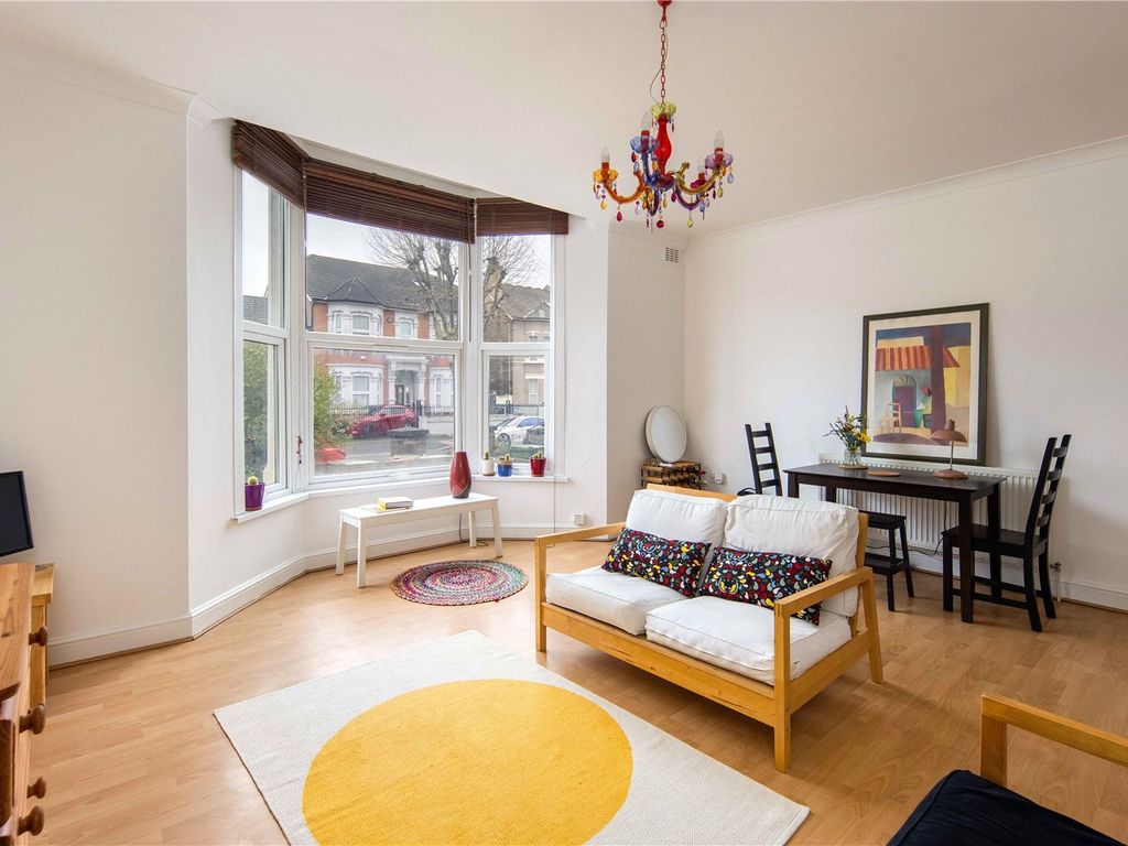 3 bed flat for sale in Earlham Grove, Forest Gate, London E7, £475,000