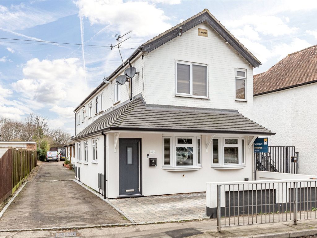 2 bed maisonette for sale in New Haw, Surrey KT15, £275,000