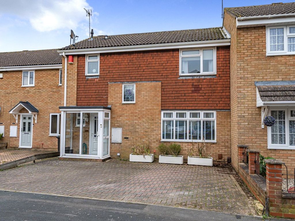 3 bed terraced house for sale in Crawford Close, Freshbrook, Swindon SN5, £250,000