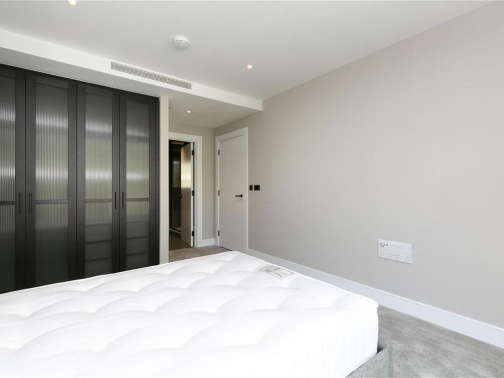 2 bed flat for sale in Huntington House, Palmer Road SW11, £1,150,000