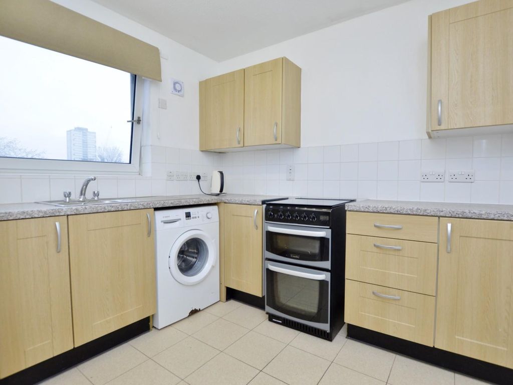 1 bed property to rent in Fisher Street, London E16, £1,300 pcm