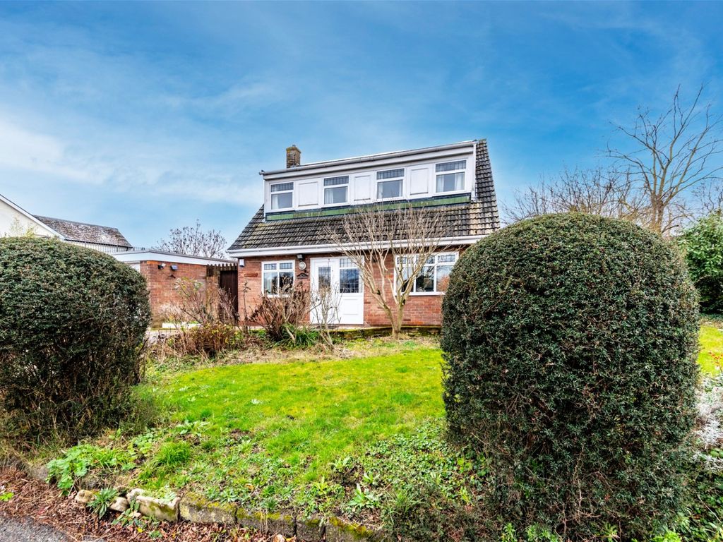 3 bed detached house for sale in Chalk Road, Higham ME3, £450,000