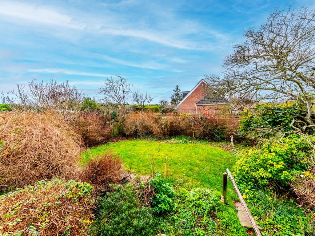 3 bed detached house for sale in Chalk Road, Higham ME3, £450,000