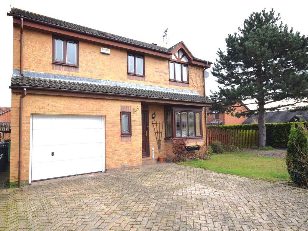 4 bed detached house for sale in Langdale Drive, Tickhill, Doncaster DN11, £360,000