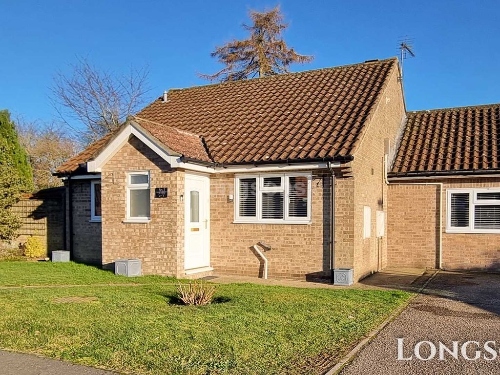 3 bed bungalow for sale in Ormesby Drive, Swaffham PE37, £300,000