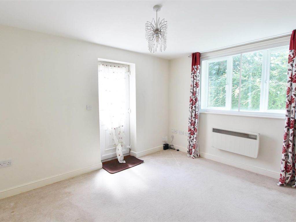 1 bed flat to rent in Flat 4, Parkside House, 13 Avon Road, Keynsham, Bristol BS31, £895 pcm