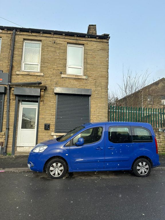 3 bed terraced house to rent in Mortimer Street, Bradford BD8, £800 pcm