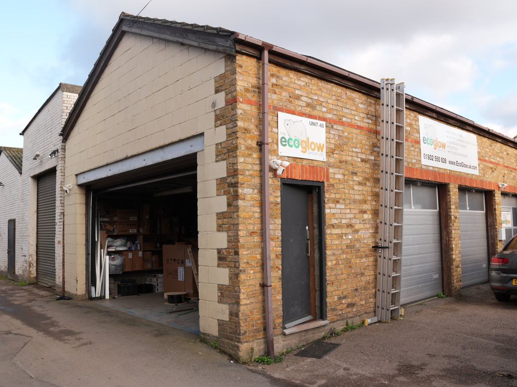 Industrial to let in Unit 4B, Service Road, Addlestone KT15, £16,500 pa