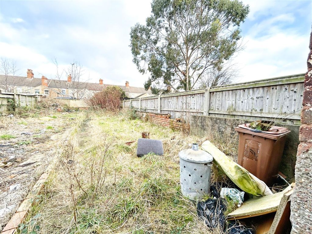 3 bed terraced house for sale in Hildyard Street, Grimsby DN32, £42,000