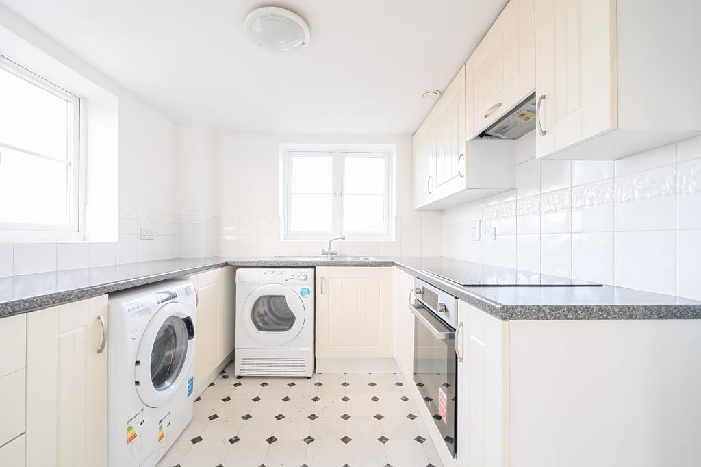 2 bed flat for sale in Swindon, Wiltshire SN2, £150,000