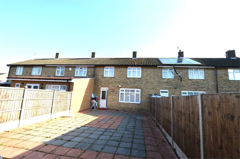 3 bed terraced house to rent in Throwley Close, Abbey Wood SE2, £1,800 pcm