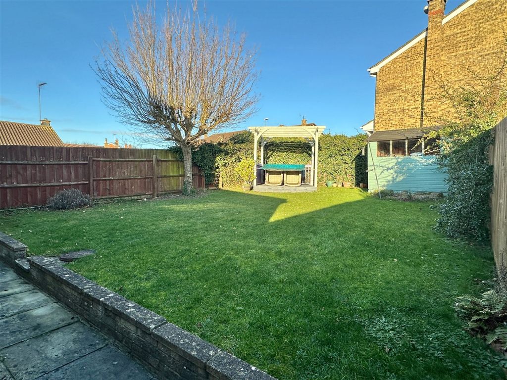 3 bed detached house for sale in Fineshade Close, Barton Seagrave NN15, £300,000