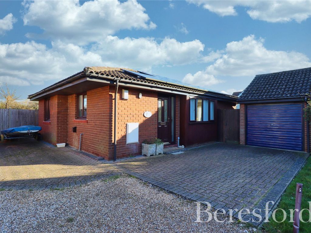 2 bed bungalow for sale in Grebe Close, Mayland CM3, £330,000