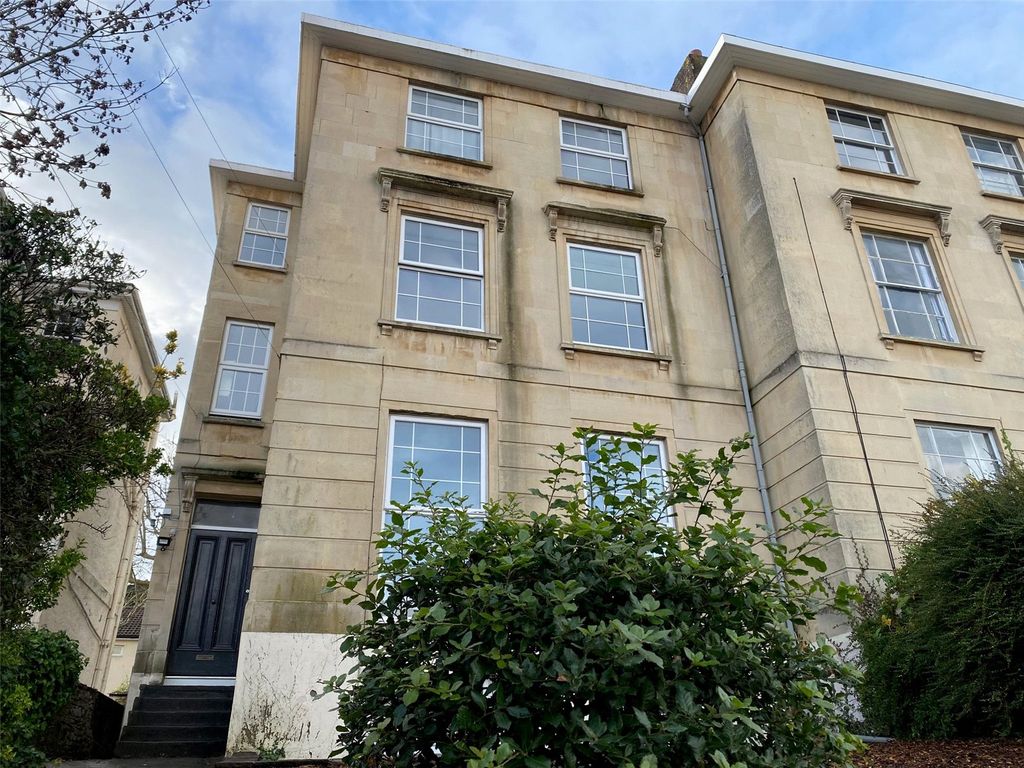 2 bed flat for sale in Arley Hill, Cotham, Bristol BS6, £360,000