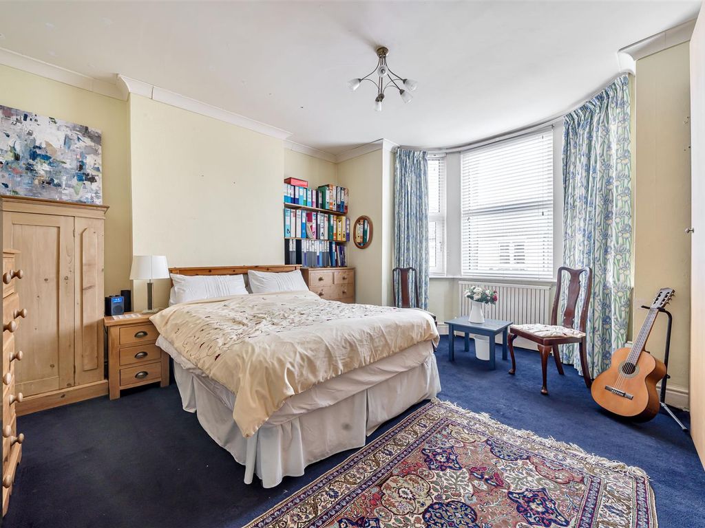 4 bed property for sale in Goldington Avenue, Bedford MK40, £550,000