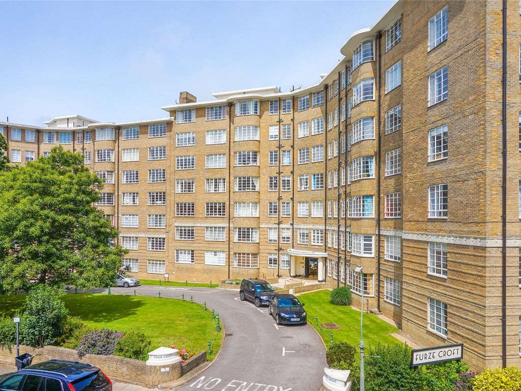 2 bed flat to rent in Furze Hill, Hove, East Sussex BN3, £1,695 pcm