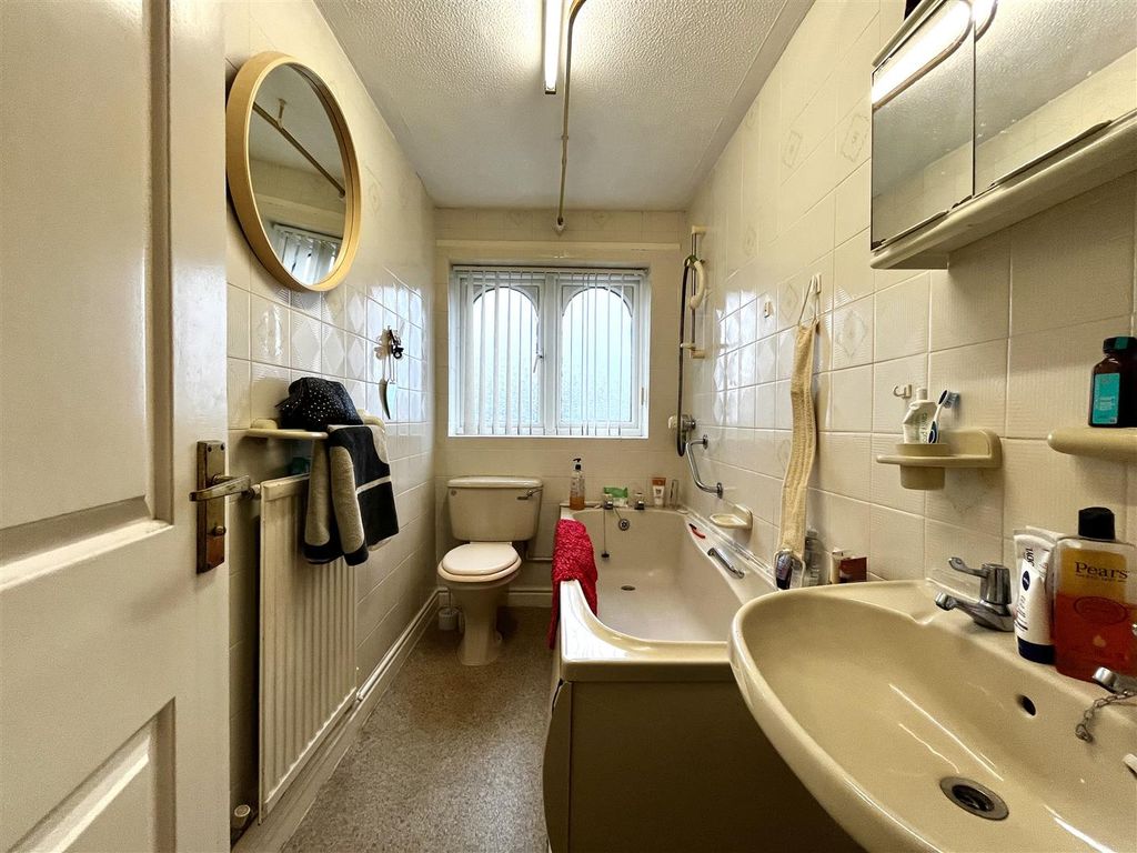 1 bed flat for sale in Oak Meadow, Lydney GL15, £125,000