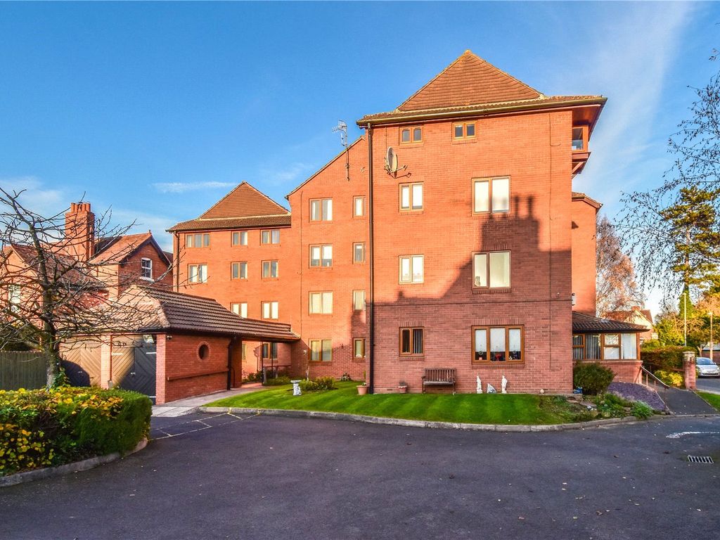 2 bed flat for sale in The Crescent, Bromsgrove, Worcestershire B60, £110,000