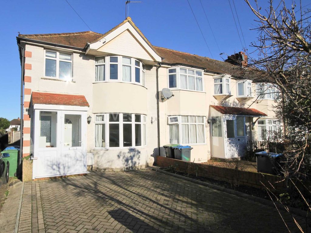 3 bed end terrace house to rent in Clarence Avenue, New Malden KT3, £2,750 pcm