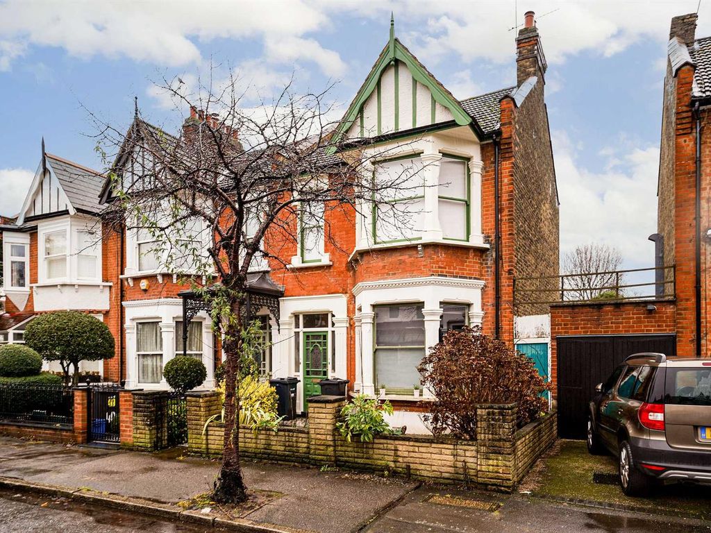 2 bed flat for sale in Park Road, London E12, £500,000