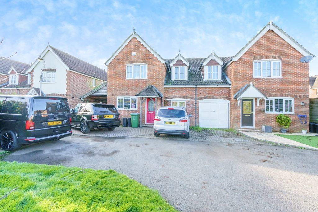 4 bed semi-detached house for sale in Oak Tree Lane, Chichester PO20, £360,000