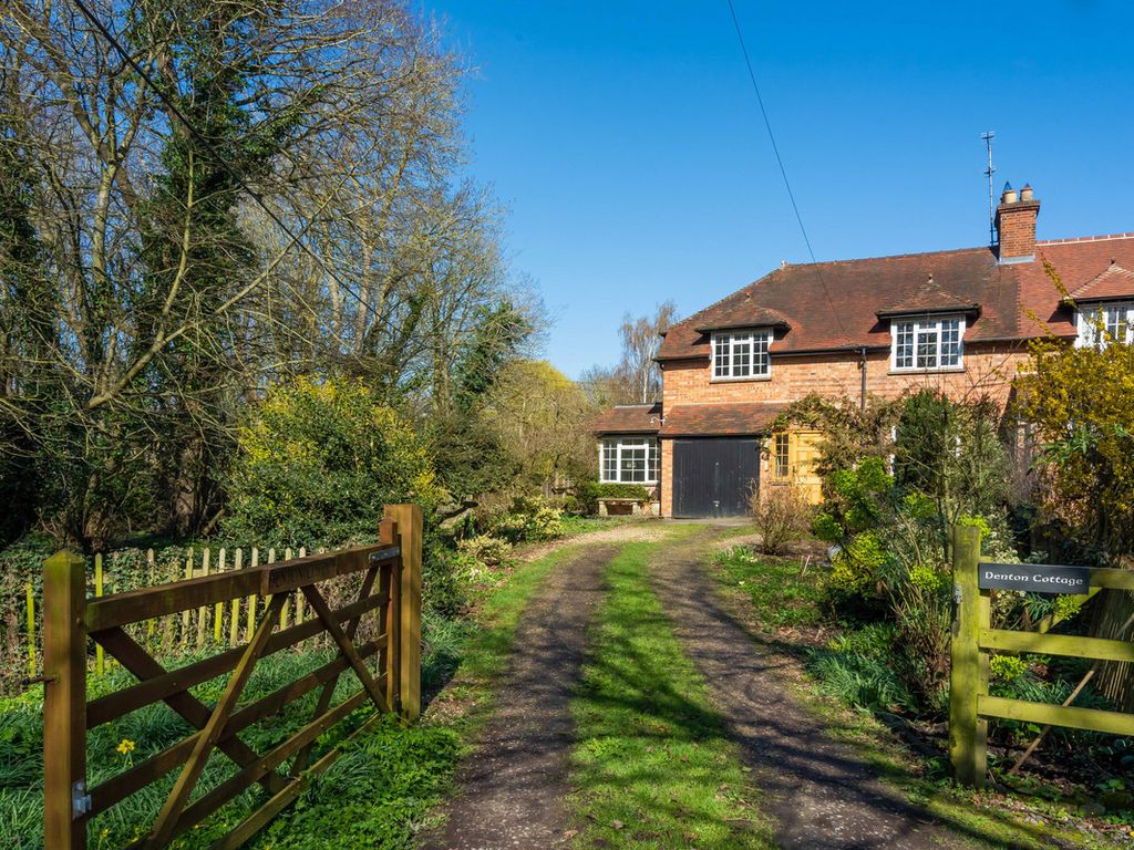 3 bed cottage for sale in Denton, The Green OX44, £525,000