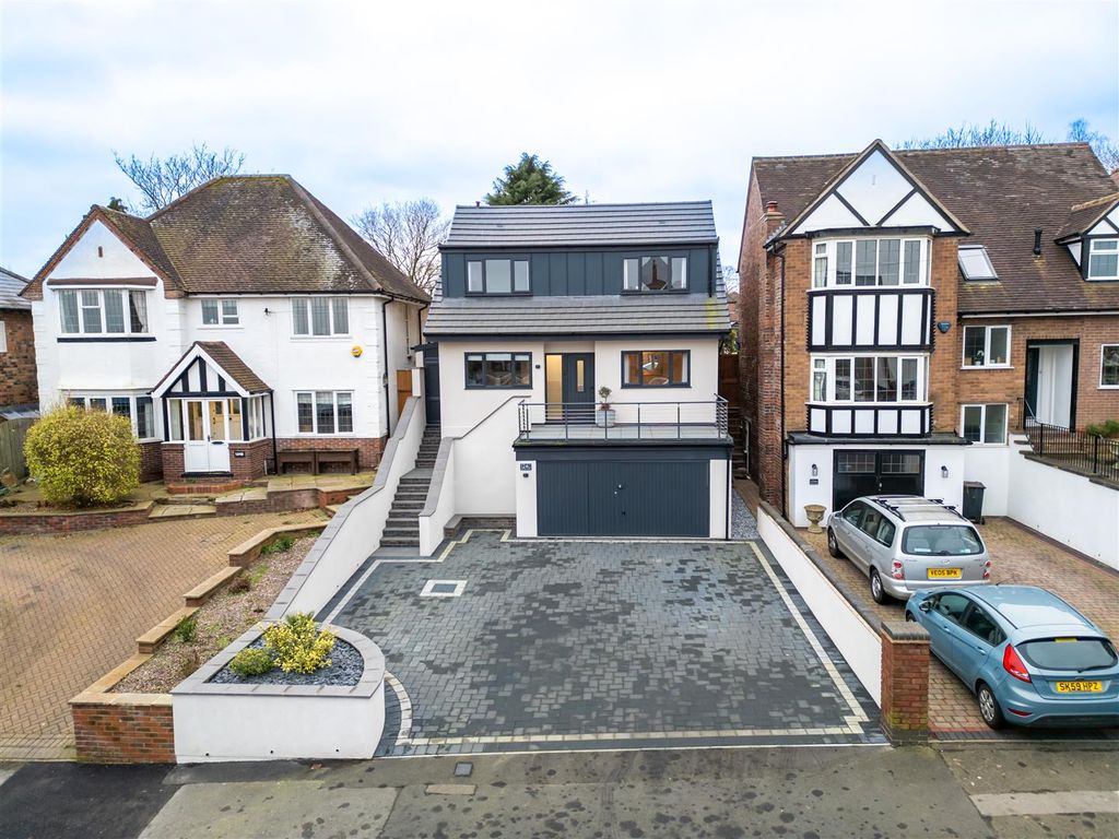3 bed detached house for sale in Penns Lane, Sutton Coldfield B72, £550,000
