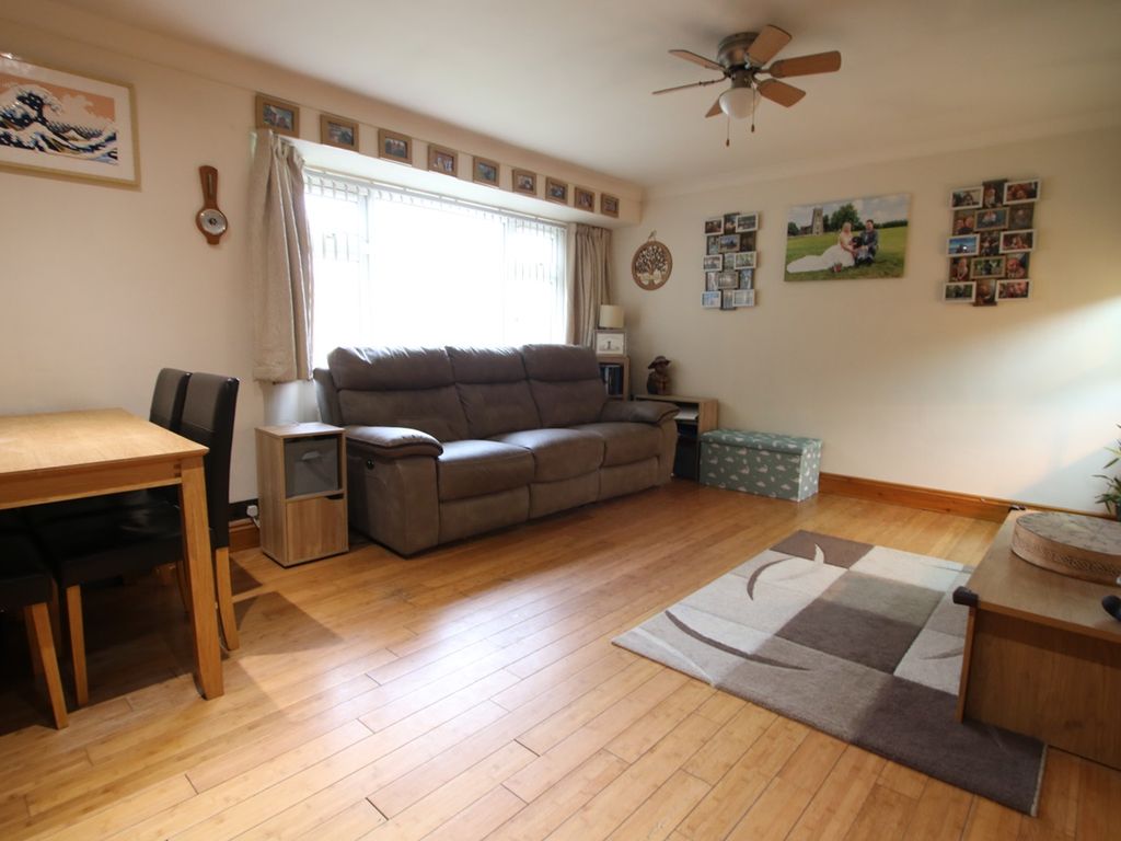 2 bed flat for sale in York Crescent, Claydon, Ipswich, Suffolk IP6, £170,000