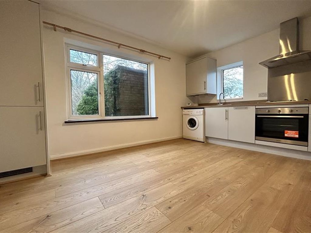 3 bed semi-detached house to rent in Dingle Avenue, Alderley Edge SK9, £1,300 pcm