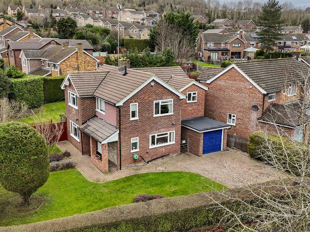 4 bed detached house for sale in Coates Lane, High Wycombe HP13, £750,000